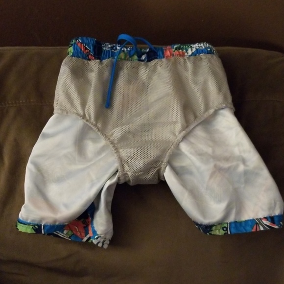 Hawaiian print 4T swim trunks - Picture 4 of 4